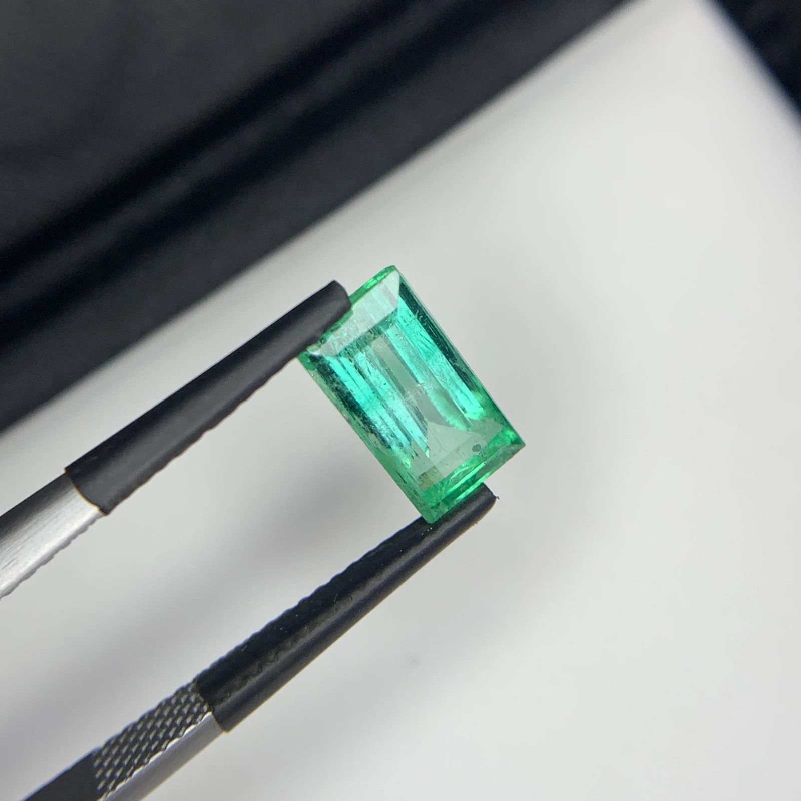 Natural Green Emerald 2.43 Carat Faceted Rectangular Cut Loose Gemstone — view 7